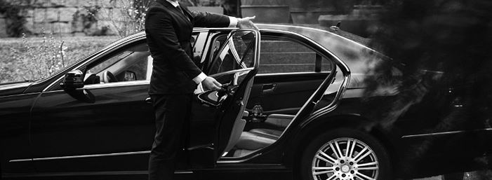Difference between a driver and chauffeur near Chicago land
