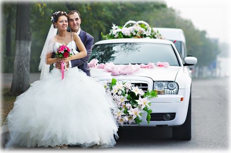 Hire a limousine for your wedding in Chicago.