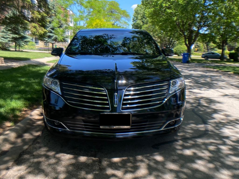 Lincoln MKT Limo