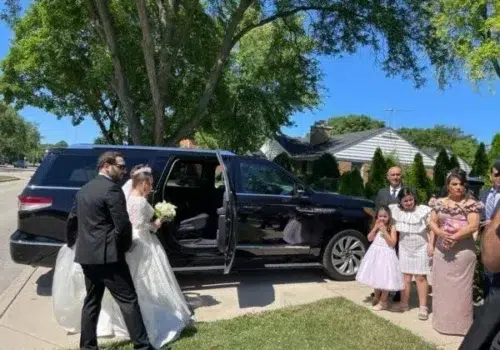 Limo Service Bloomingdale IL offers VIP wedding transfers.